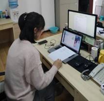 bat365在线中国登录入口王靖晶老师和受资助学生家庭3